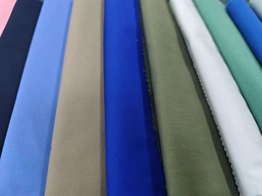 Мягкая и долговечная 100% полиэстерная ткань из габардина для однородной водостойкости