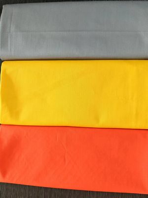 Продаю 40-60GSM 63D*63D полиэфирная подкладка 210T Тафетная ткань с индивидуальным цветом