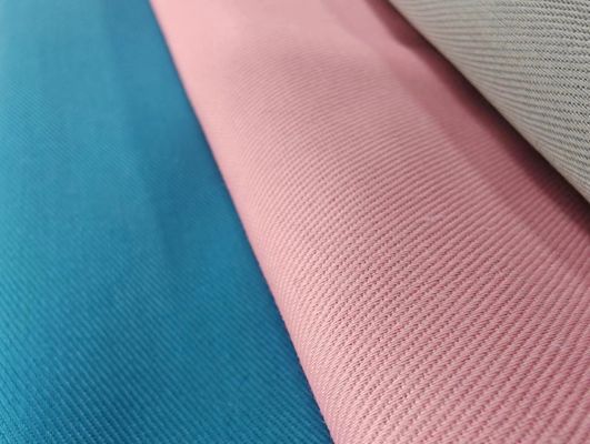 Продаю 40-60GSM 63D*63D полиэфирная подкладка 210T Тафетная ткань с индивидуальным цветом