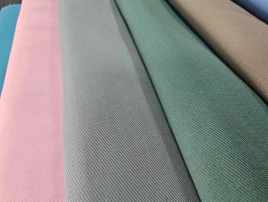 Продаю 40-60GSM 63D*63D полиэфирная подкладка 210T Тафетная ткань с индивидуальным цветом